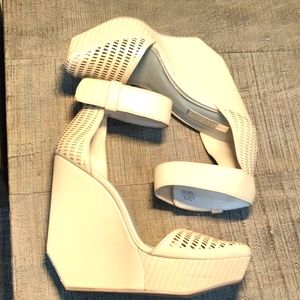 BCBG Beige 8.5 Wedge